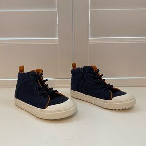 Old Navy Boys Navy and Orange High-Top Sneakers Size 8